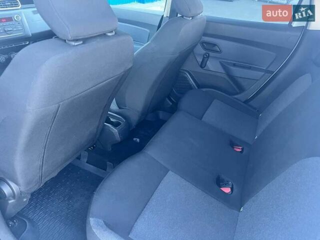 Білий Рено Дастер, об'ємом двигуна 1.46 л та пробігом 175 тис. км за 14900 $, фото 17 на Automoto.ua