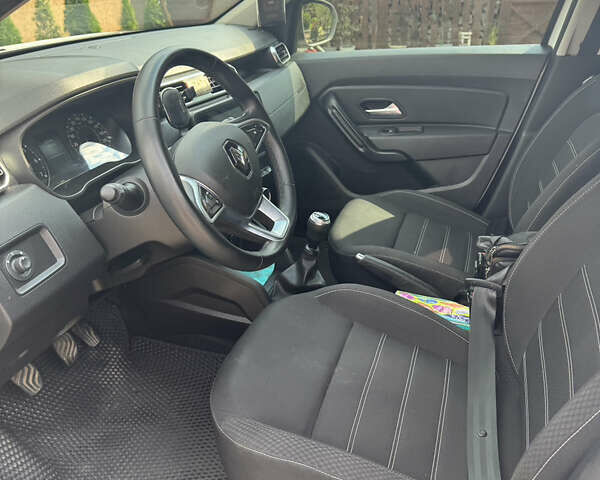 Білий Рено Дастер, об'ємом двигуна 1.6 л та пробігом 66 тис. км за 17000 $, фото 2 на Automoto.ua