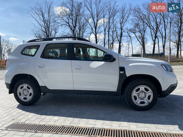 Белый Рено Дастер, объемом двигателя 1.5 л и пробегом 122 тыс. км за 17899 $, фото 4 на Automoto.ua