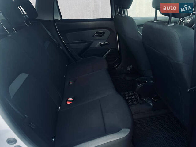 Білий Рено Дастер, об'ємом двигуна 1.6 л та пробігом 128 тис. км за 11000 $, фото 21 на Automoto.ua