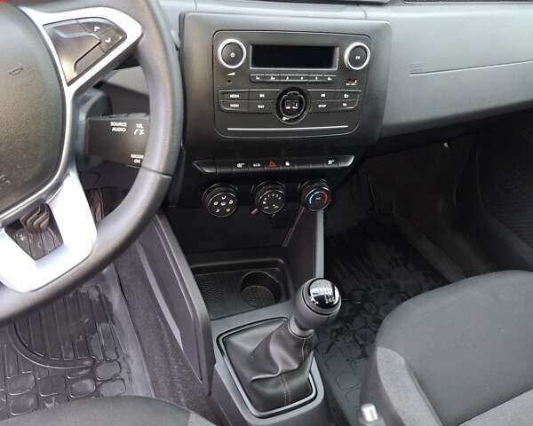 Белый Рено Дастер, объемом двигателя 1.5 л и пробегом 25 тыс. км за 17800 $, фото 2 на Automoto.ua