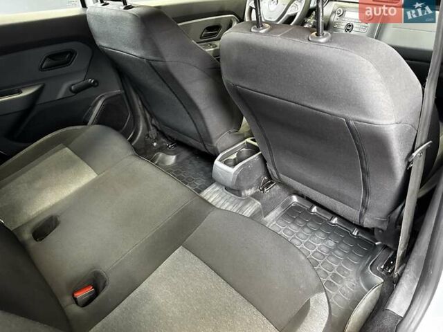 Рено Дастер 2021 в Киеве на Automoto.ua Белый Рено Дастер, объемом двигателя 1.5 л и пробегом 181 тыс. км за 14000 $, фото 34 на Automoto.ua