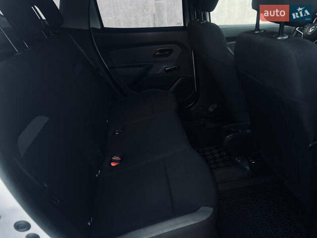 Белый Рено Дастер, объемом двигателя 1.6 л и пробегом 120 тыс. км за 14500 $, фото 20 на Automoto.ua
