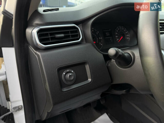 Білий Рено Дастер, об'ємом двигуна 1.6 л та пробігом 28 тис. км за 16800 $, фото 73 на Automoto.ua