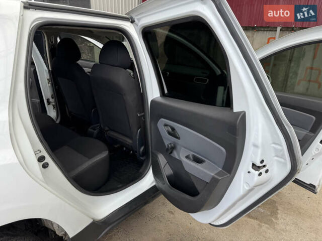 Рено Дастер 2021 в Подольск (Котовск) на Automoto.ua Белый Рено Дастер, объемом двигателя 1.46 л и пробегом 99 тыс. км за 15500 $, фото 15 на Automoto.ua