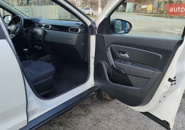 Белый Рено Дастер, объемом двигателя 1.5 л и пробегом 80 тыс. км за 13500 $, фото 25 на Automoto.ua