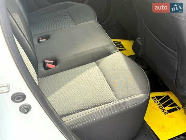 Білий Рено Дастер, об'ємом двигуна 1.46 л та пробігом 159 тис. км за 18800 $, фото 49 на Automoto.ua