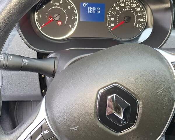 Белый Рено Дастер, объемом двигателя 1.5 л и пробегом 25 тыс. км за 17800 $, фото 5 на Automoto.ua