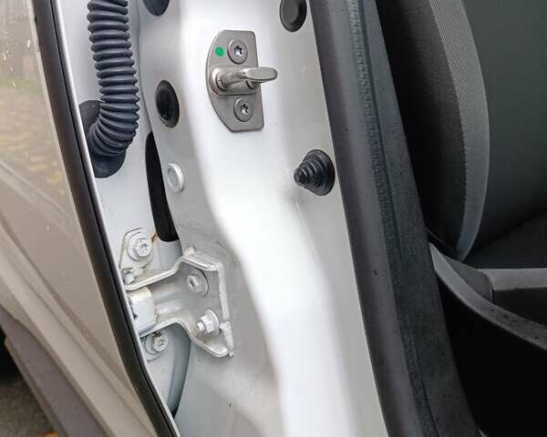 Белый Рено Дастер, объемом двигателя 1.6 л и пробегом 58 тыс. км за 16200 $, фото 19 на Automoto.ua