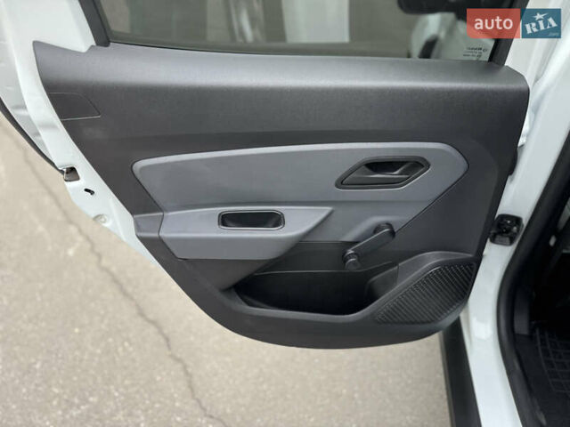 Білий Рено Дастер, об'ємом двигуна 1.6 л та пробігом 39 тис. км за 17300 $, фото 21 на Automoto.ua