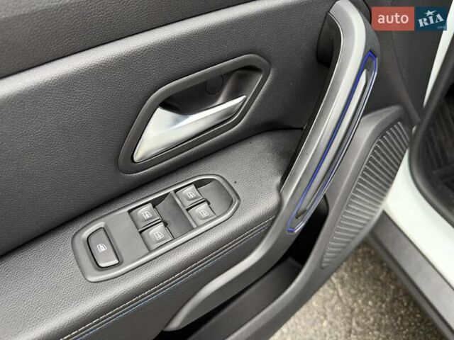 Белый Рено Дастер, объемом двигателя 1.5 л и пробегом 140 тыс. км за 16100 $, фото 13 на Automoto.ua