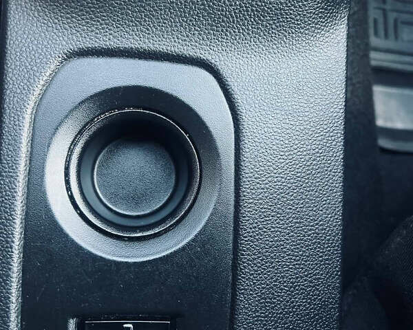 Білий Рено Дастер, об'ємом двигуна 1.6 л та пробігом 128 тис. км за 11000 $, фото 24 на Automoto.ua