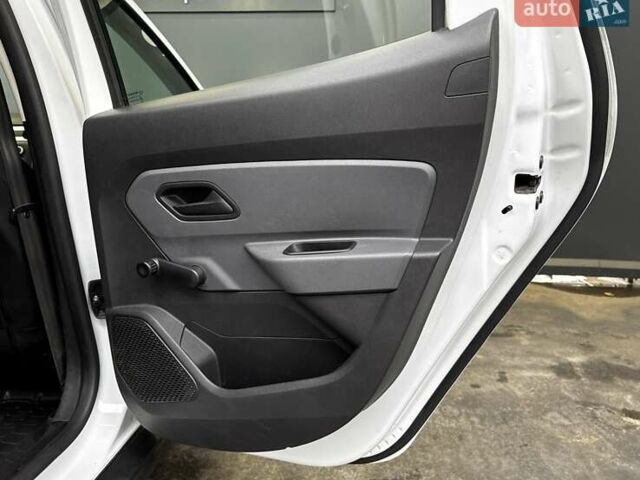 Рено Дастер 2021 в Киеве на Automoto.ua Белый Рено Дастер, объемом двигателя 1.5 л и пробегом 181 тыс. км за 14000 $, фото 38 на Automoto.ua