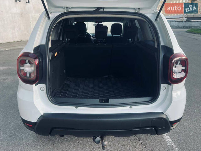 Білий Рено Дастер, об'ємом двигуна 1.6 л та пробігом 128 тис. км за 11000 $, фото 19 на Automoto.ua