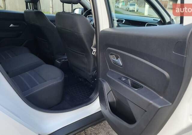 Белый Рено Дастер, объемом двигателя 1.5 л и пробегом 80 тыс. км за 13500 $, фото 26 на Automoto.ua