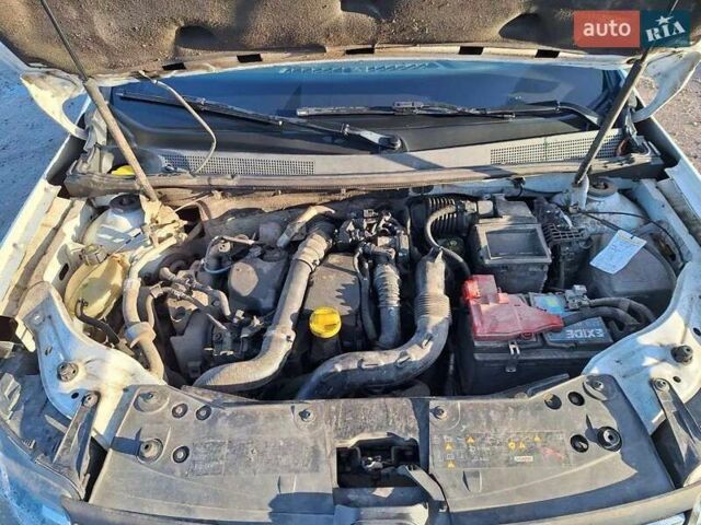 Белый Рено Дастер, объемом двигателя 1.46 л и пробегом 299 тыс. км за 16500 $, фото 3 на Automoto.ua