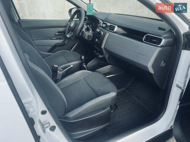 Белый Рено Дастер, объемом двигателя 1.6 л и пробегом 120 тыс. км за 14500 $, фото 14 на Automoto.ua