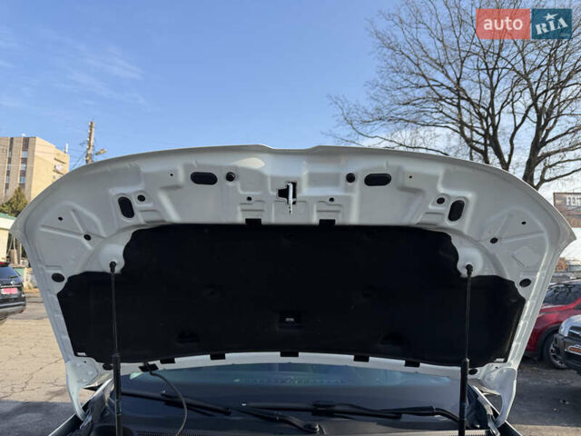 Білий Рено Дастер, об'ємом двигуна 1.6 л та пробігом 28 тис. км за 16800 $, фото 101 на Automoto.ua