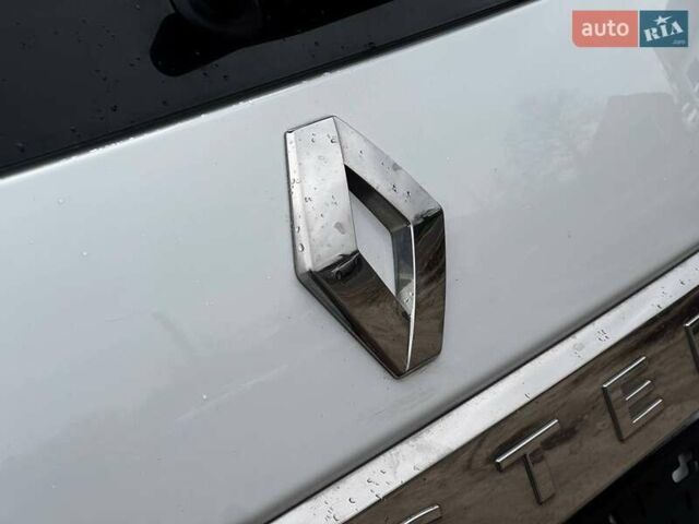 Белый Рено Дастер, объемом двигателя 1.6 л и пробегом 59 тыс. км за 13450 $, фото 16 на Automoto.ua