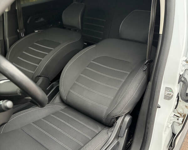 Білий Рено Дастер, об'ємом двигуна 1.46 л та пробігом 150 тис. км за 18200 $, фото 22 на Automoto.ua