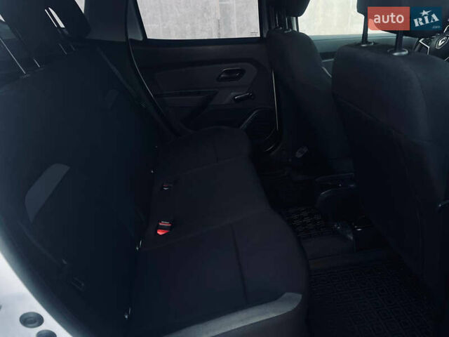Білий Рено Дастер, об'ємом двигуна 1.6 л та пробігом 128 тис. км за 11000 $, фото 20 на Automoto.ua