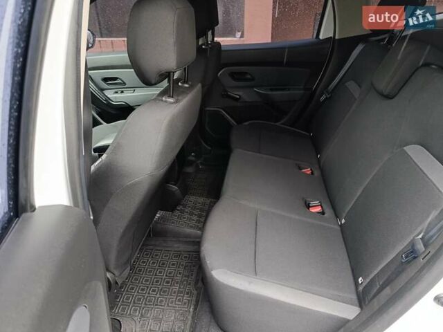 Белый Рено Дастер, объемом двигателя 1.6 л и пробегом 58 тыс. км за 16200 $, фото 12 на Automoto.ua