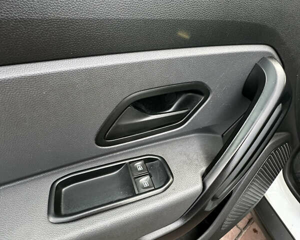 Білий Рено Дастер, об'ємом двигуна 1.5 л та пробігом 222 тис. км за 15500 $, фото 39 на Automoto.ua