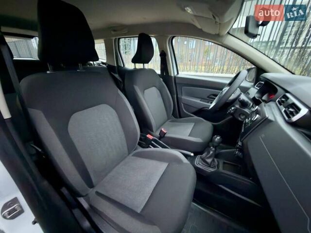 Белый Рено Дастер, объемом двигателя 1.5 л и пробегом 112 тыс. км за 13800 $, фото 17 на Automoto.ua