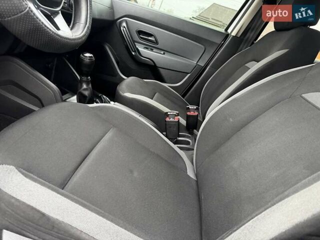 Белый Рено Дастер, объемом двигателя 1.6 л и пробегом 59 тыс. км за 13450 $, фото 24 на Automoto.ua