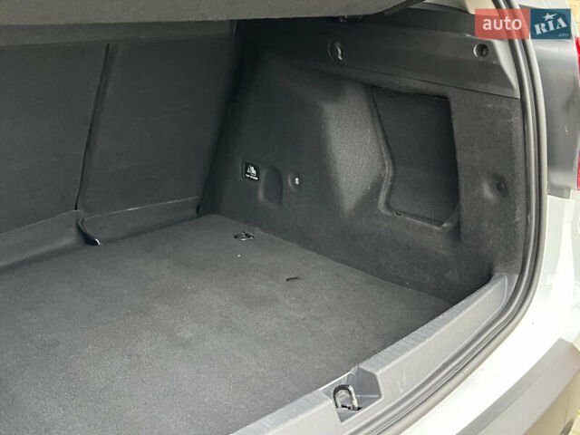 Білий Рено Дастер, об'ємом двигуна 1.46 л та пробігом 92 тис. км за 16900 $, фото 63 на Automoto.ua