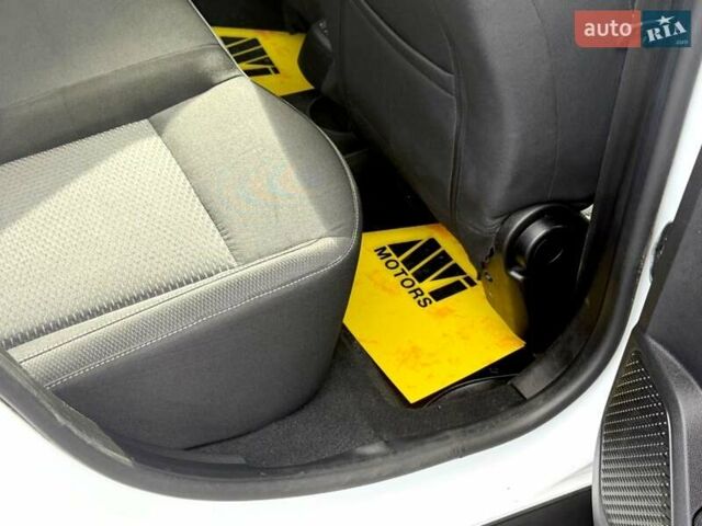 Білий Рено Дастер, об'ємом двигуна 1.46 л та пробігом 159 тис. км за 18800 $, фото 50 на Automoto.ua