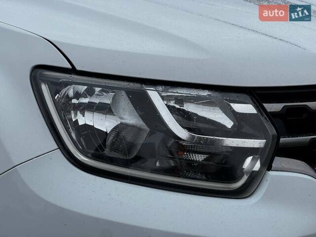 Белый Рено Дастер, объемом двигателя 1.6 л и пробегом 59 тыс. км за 13450 $, фото 4 на Automoto.ua