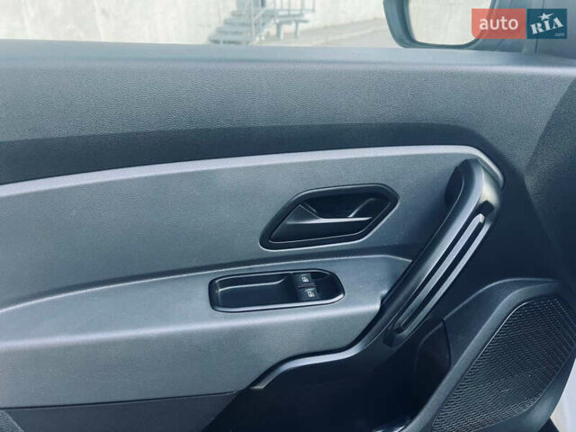 Білий Рено Дастер, об'ємом двигуна 1.6 л та пробігом 128 тис. км за 11000 $, фото 17 на Automoto.ua