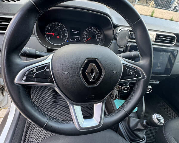 Білий Рено Дастер, об'ємом двигуна 1.6 л та пробігом 66 тис. км за 17000 $, фото 10 на Automoto.ua