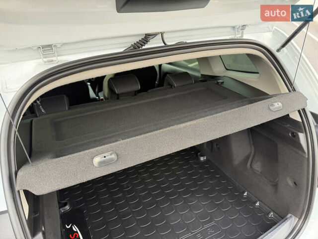 Білий Рено Дастер, об'ємом двигуна 1.6 л та пробігом 28 тис. км за 16800 $, фото 98 на Automoto.ua