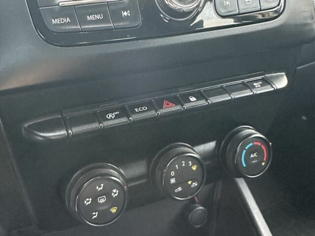 Білий Рено Дастер, об'ємом двигуна 1.5 л та пробігом 222 тис. км за 15500 $, фото 17 на Automoto.ua