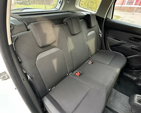 Білий Рено Дастер, об'ємом двигуна 1.5 л та пробігом 222 тис. км за 15500 $, фото 26 на Automoto.ua