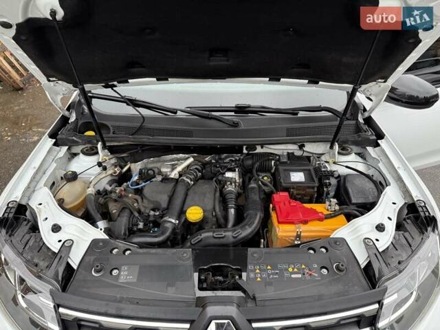 Белый Рено Дастер, объемом двигателя 1.5 л и пробегом 140 тыс. км за 16100 $, фото 21 на Automoto.ua