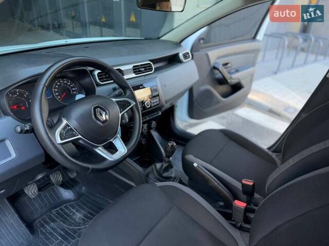 Белый Рено Дастер, объемом двигателя 1.5 л и пробегом 80 тыс. км за 14400 $, фото 4 на Automoto.ua