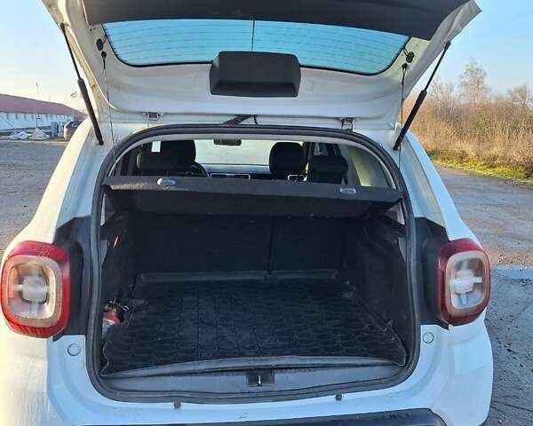 Белый Рено Дастер, объемом двигателя 1.46 л и пробегом 299 тыс. км за 16500 $, фото 10 на Automoto.ua