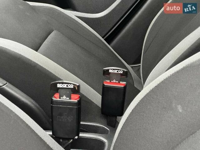 Белый Рено Дастер, объемом двигателя 1.6 л и пробегом 59 тыс. км за 13450 $, фото 25 на Automoto.ua