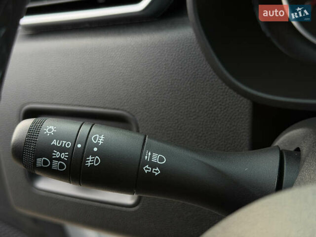 Білий Рено Дастер, об'ємом двигуна 1.6 л та пробігом 28 тис. км за 16800 $, фото 76 на Automoto.ua