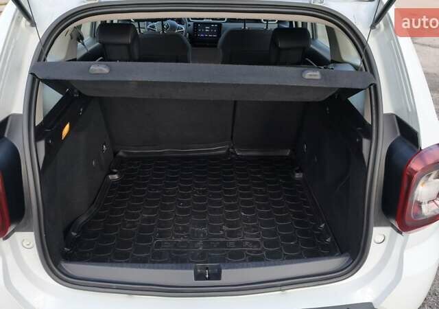 Белый Рено Дастер, объемом двигателя 1.5 л и пробегом 80 тыс. км за 13500 $, фото 29 на Automoto.ua