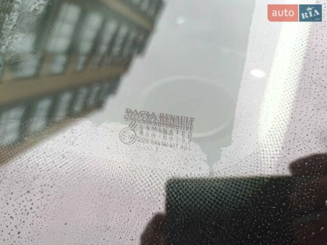 Белый Рено Дастер, объемом двигателя 1.6 л и пробегом 58 тыс. км за 16200 $, фото 20 на Automoto.ua