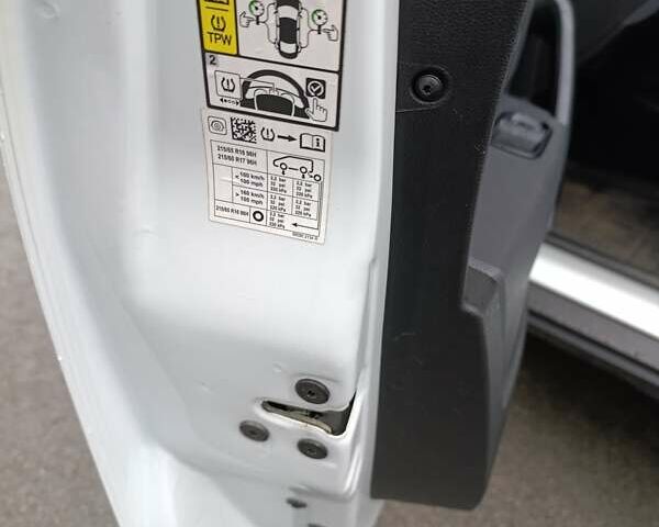 Белый Рено Дастер, объемом двигателя 1.6 л и пробегом 58 тыс. км за 16200 $, фото 16 на Automoto.ua