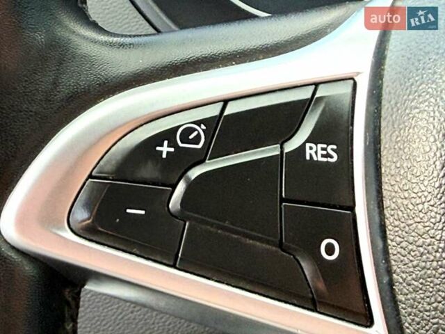 Білий Рено Дастер, об'ємом двигуна 1.46 л та пробігом 159 тис. км за 18800 $, фото 30 на Automoto.ua