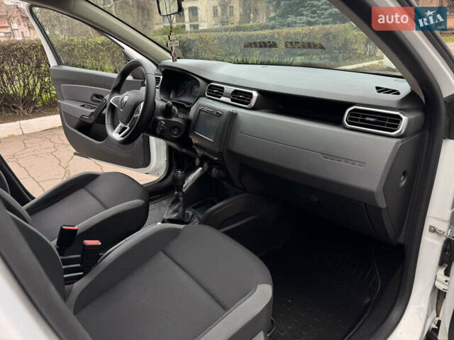 Белый Рено Дастер, объемом двигателя 1.46 л и пробегом 130 тыс. км за 14900 $, фото 16 на Automoto.ua