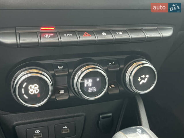 Білий Рено Дастер, об'ємом двигуна 1.46 л та пробігом 92 тис. км за 16900 $, фото 40 на Automoto.ua