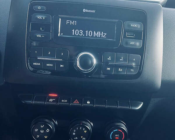 Білий Рено Дастер, об'ємом двигуна 1.6 л та пробігом 128 тис. км за 11000 $, фото 23 на Automoto.ua