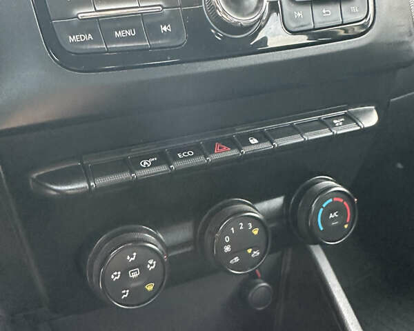 Білий Рено Дастер, об'ємом двигуна 1.5 л та пробігом 222 тис. км за 15500 $, фото 34 на Automoto.ua